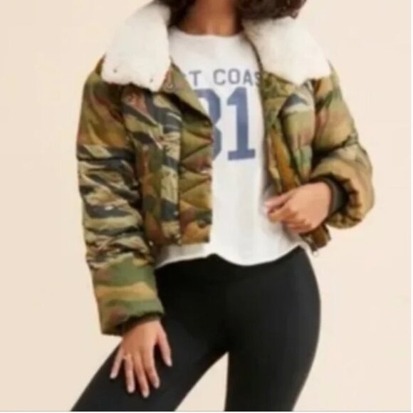 Free People West Coast Puffer Camouflage Print Cropped Jacket size M - Picture 2 of 7